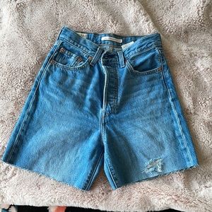 Levi’s Ribcage Shorts 3”inseam